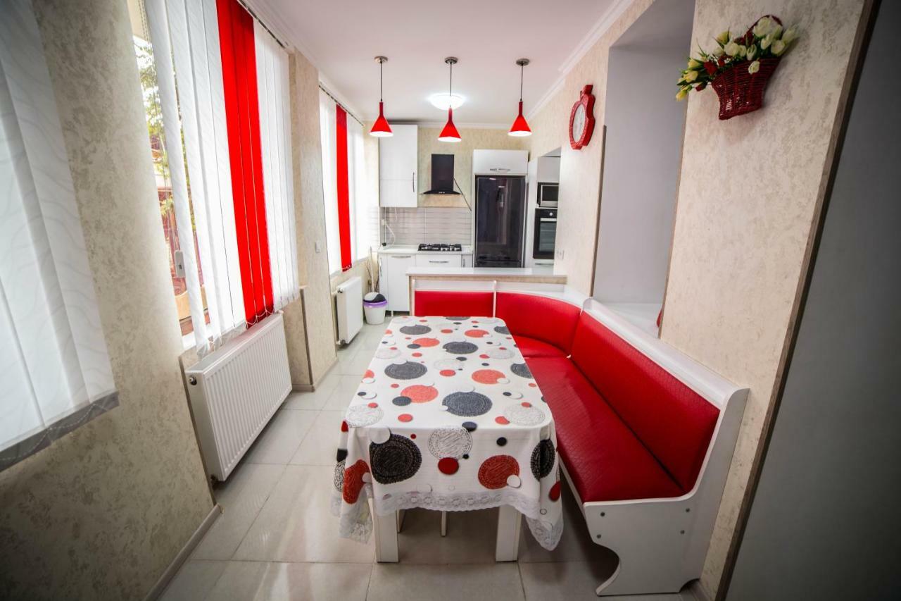 Guest House Theodora Кутаиси Экстерьер фото